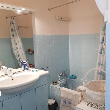 Studio Les Pieds Dans L'eau Apartment *